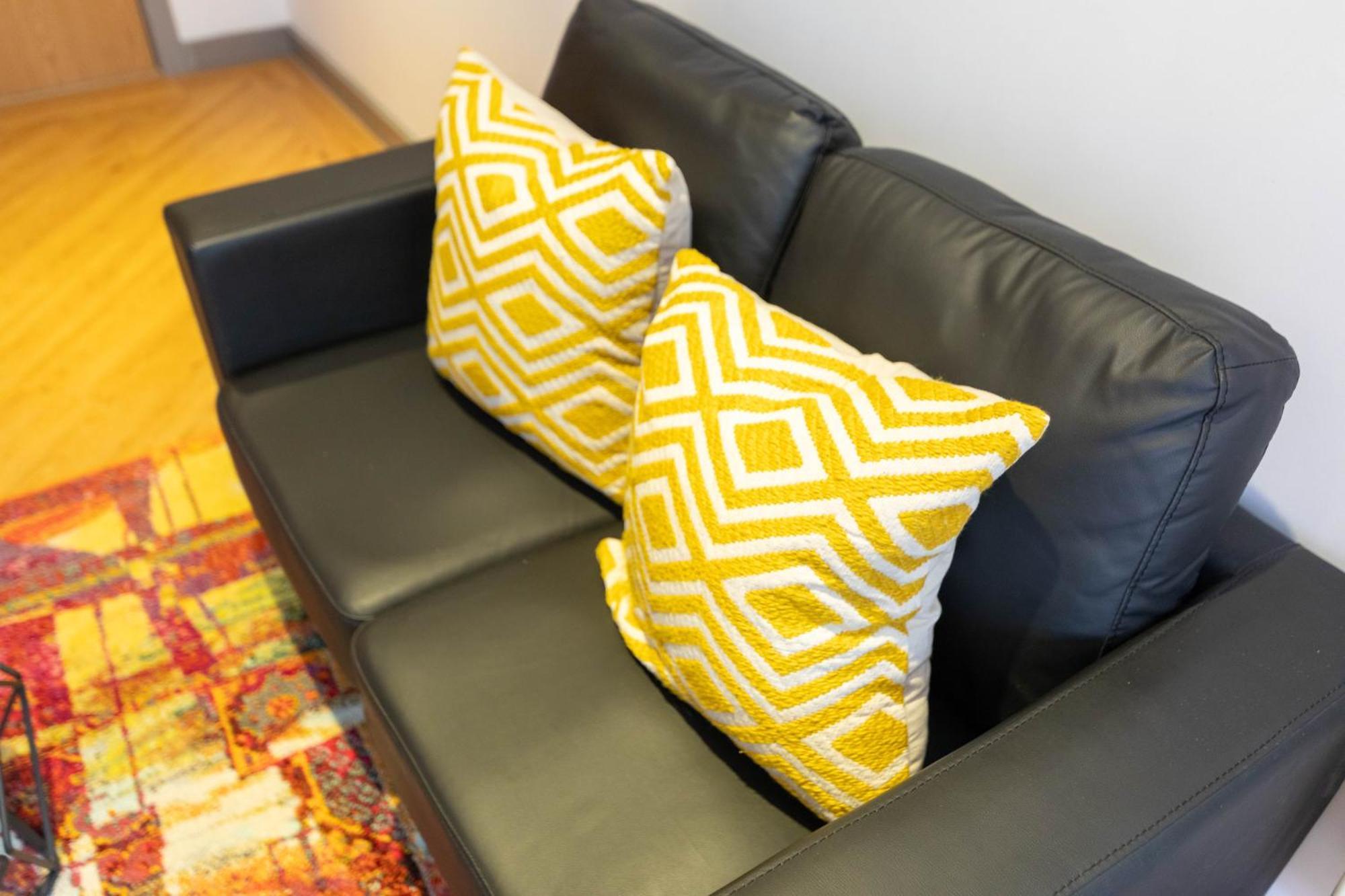 Princess Lofts City Centre Studios With Nespresso Coffee Machines & New Fast Wifi By Stayright Swansea Bagian luar foto